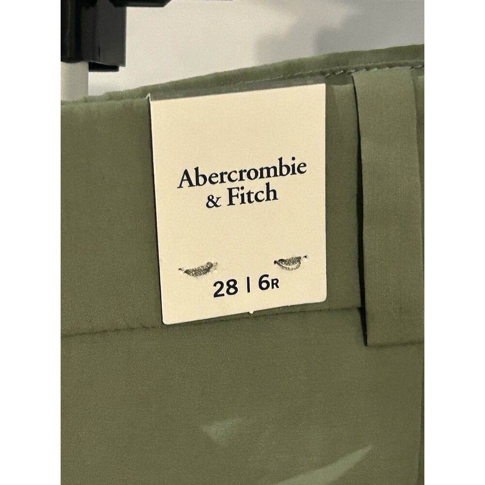 NWT Abercrombie & Fitch Women's size 28/6R Green Shorts - Picture 2 of 6